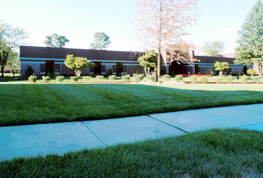 More Photos Of 10170 Linn Station Rd, Louisville Unknown For Lease