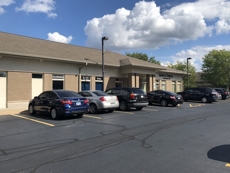 More Photos Of 608 E Veterans Pky, Yorkville Medical For Lease