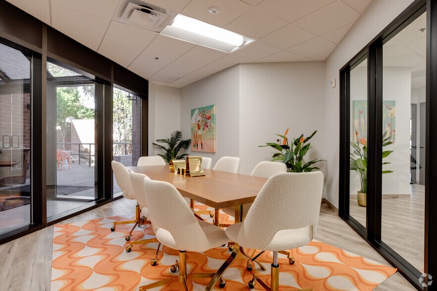 More Photos Of 2025 N 3rd St, Phoenix Unknown For Lease