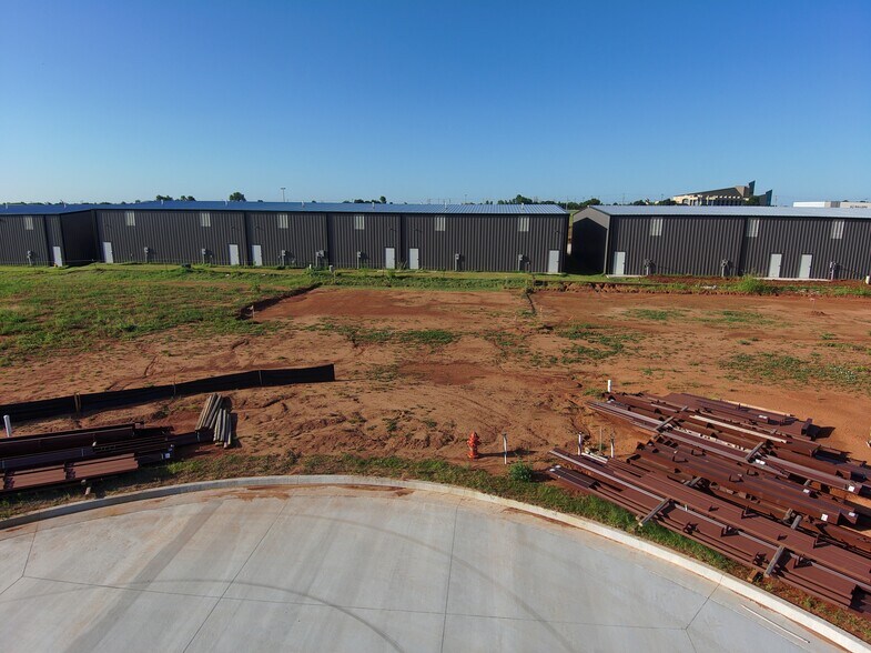 More Photos Of 7716 NW 81st Cir, Oklahoma City Warehouse For Sale