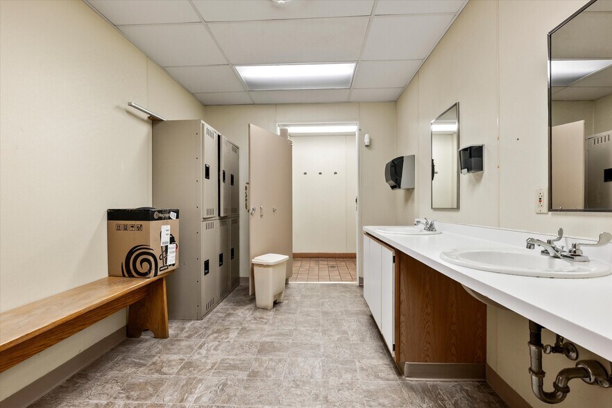 More Photos Of 18 Sportsman Dr, Clarion Medical For Lease