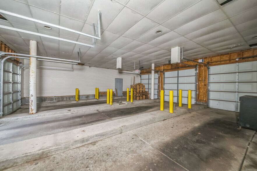 More Photos Of 43 W Laketon Ave, Muskegon General Retail For Sale