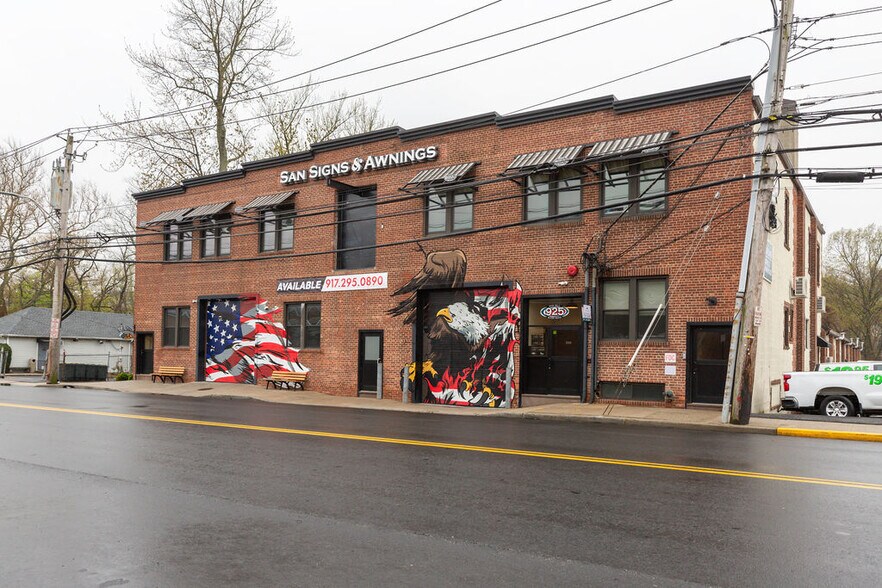 More Photos Of 925 Saw Mill River Rd, Yonkers Manufacturing For Lease