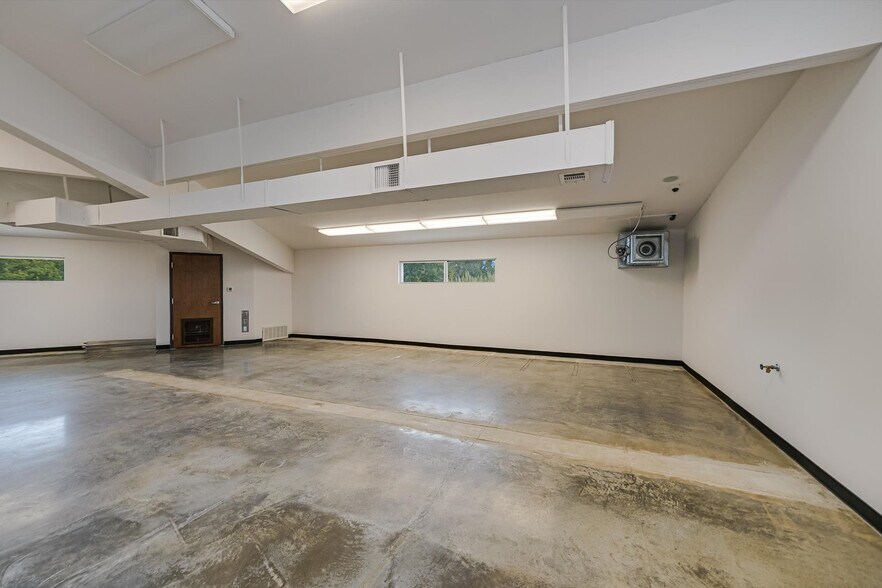 More Photos Of 15314 W State Highway 71, Bee Cave Office For Lease