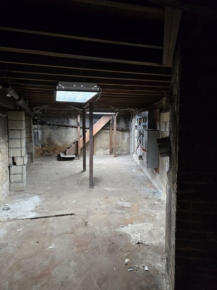 More Photos Of 6 Tulip Ave, Floral Park Warehouse For Lease