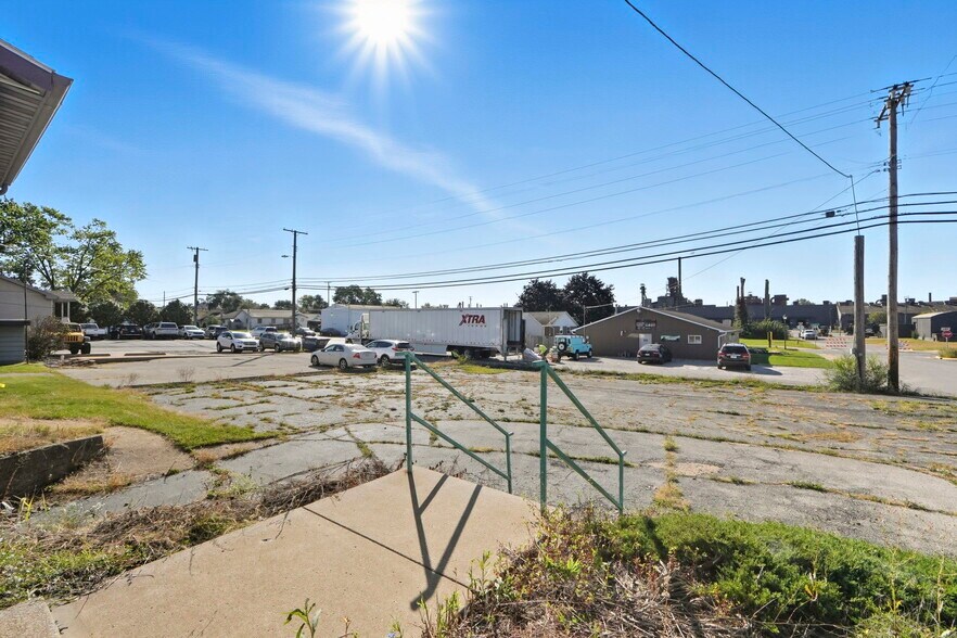 More Photos Of 1804 E Center St, Warsaw Loft Creative Space For Sale