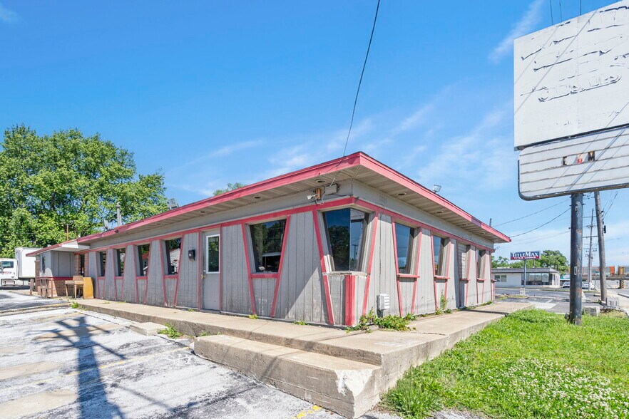 More Photos Of 1815 N Glenstone Ave, Springfield Freestanding For Sale