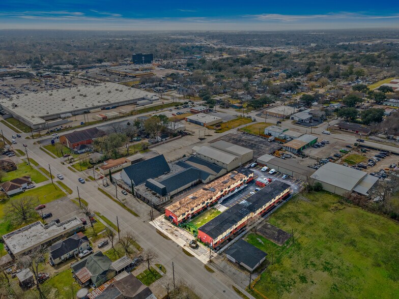More Photos Of 1004 S Main St, Pasadena Apartments For Sale