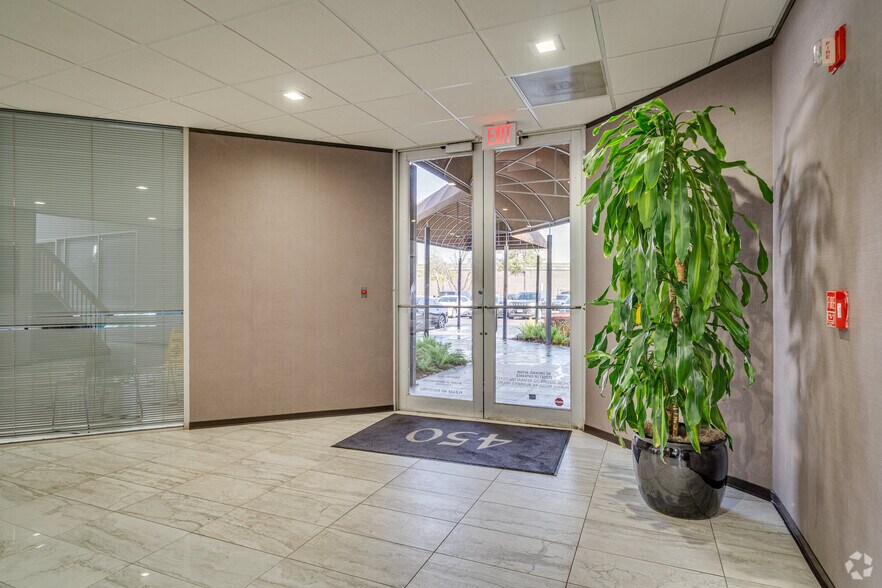 More Photos Of 450 N Sam Houston Pky E, Houston Medical For Lease