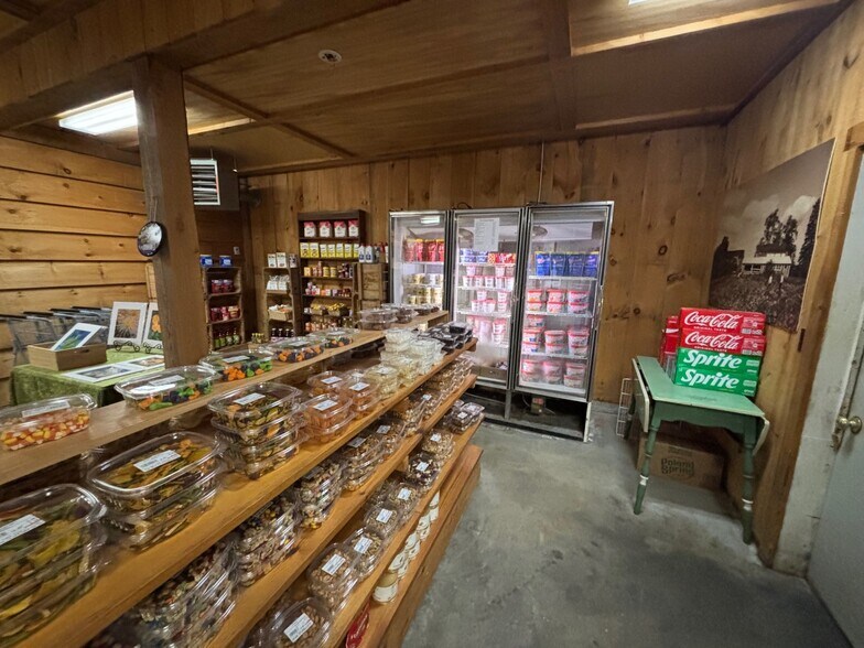 More Photos Of 138 Main Rd, Westhampton Restaurant For Lease