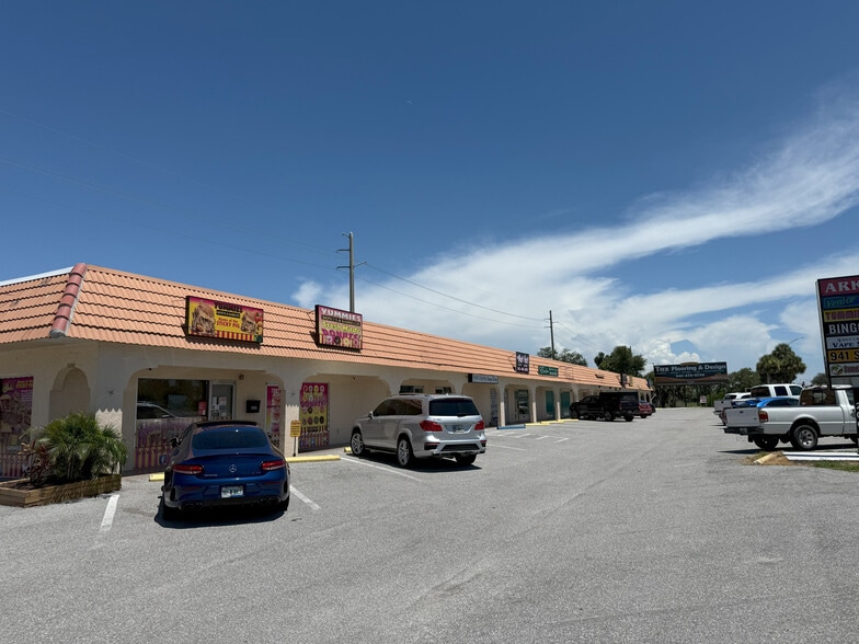 More Photos Of 2001-2049 S Tamiami Trl, Venice Storefront Retail Office For Lease