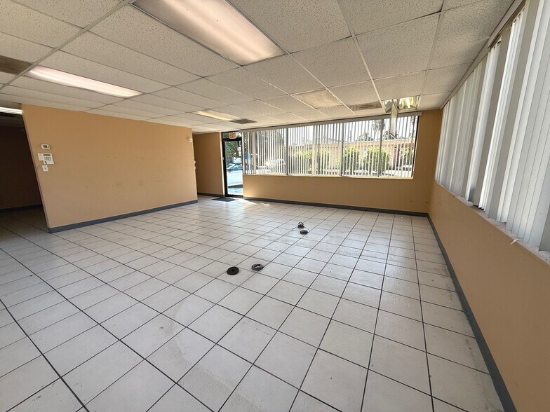 More Photos Of 1615 S Ridgewood Ave, Daytona Beach Freestanding For Sale