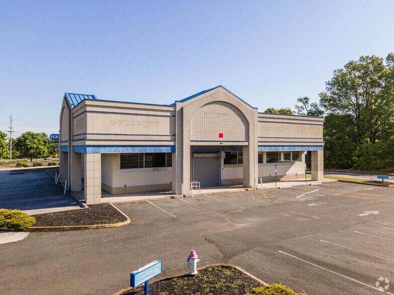 More Photos Of 810 Sunset Rd, Burlington Drugstore For Sale