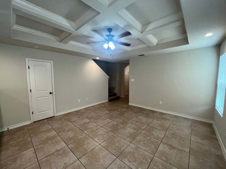 More Photos Of 7014 Donovan Way, San Antonio Apartments For Sale