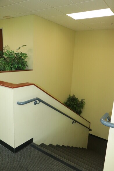 More Photos Of 2816 Columbia St, Torrance Light Distribution For Lease