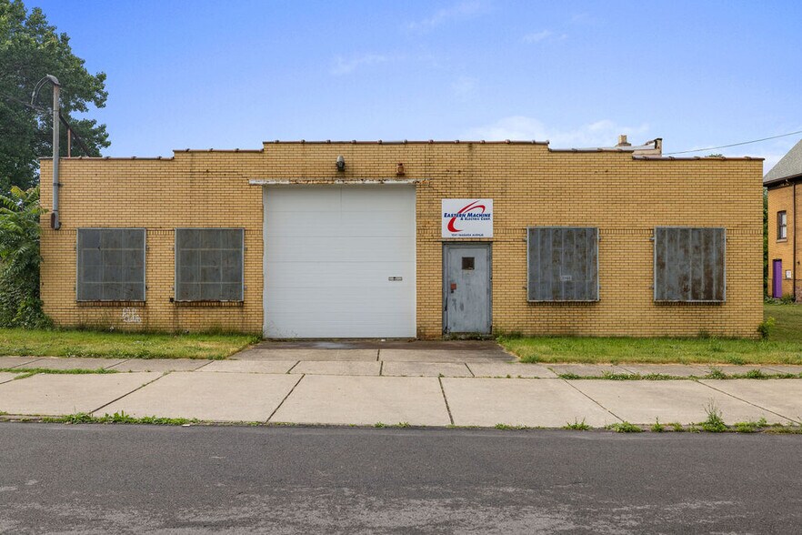 Primary Photo Of 1041 Niagara Ave, Niagara Falls Contractor Storage Yard For Sale