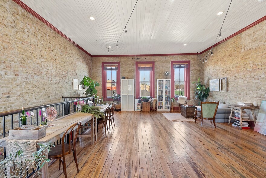 More Photos Of 709 Chestnut St, Bastrop Storefront Retail Residential For Sale