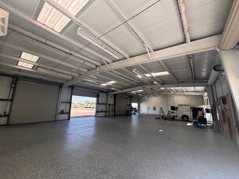 More Photos Of 4455 Ulmerton Rd, Clearwater Warehouse For Lease