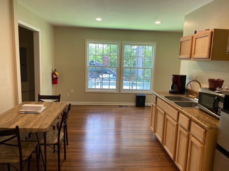 More Photos Of 4014 Clairmont Rd, Atlanta Office For Lease