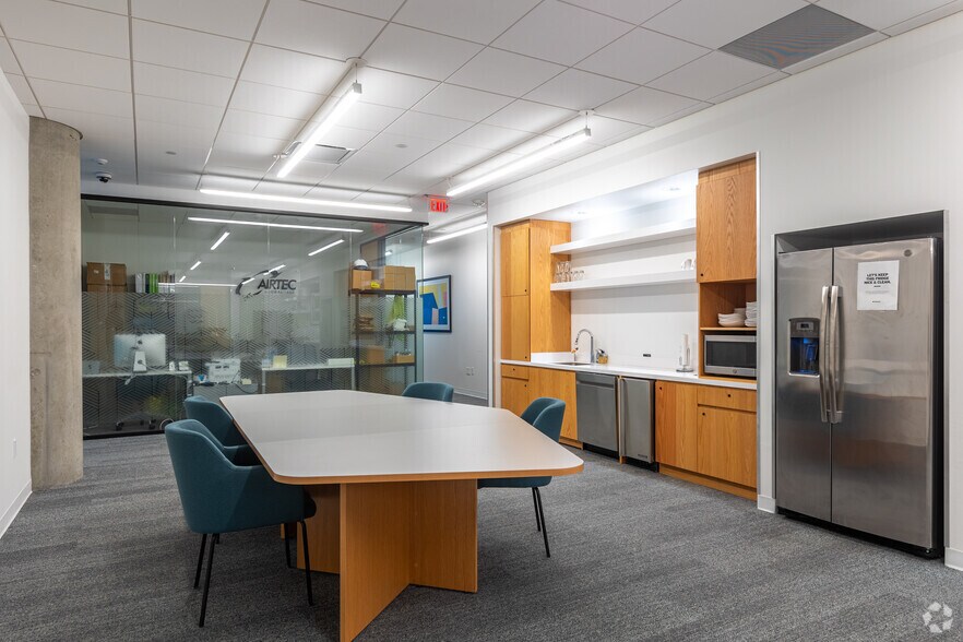 More Photos Of 2550 Pacific Ave, Dallas Coworking Space