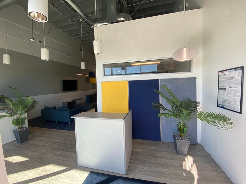 More Photos Of 3748 Bayer Ave, Long Beach Office For Lease
