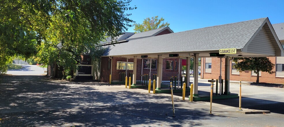 More Photos Of 2416 Memorial Blvd, Springfield Storefront Retail Office For Sale