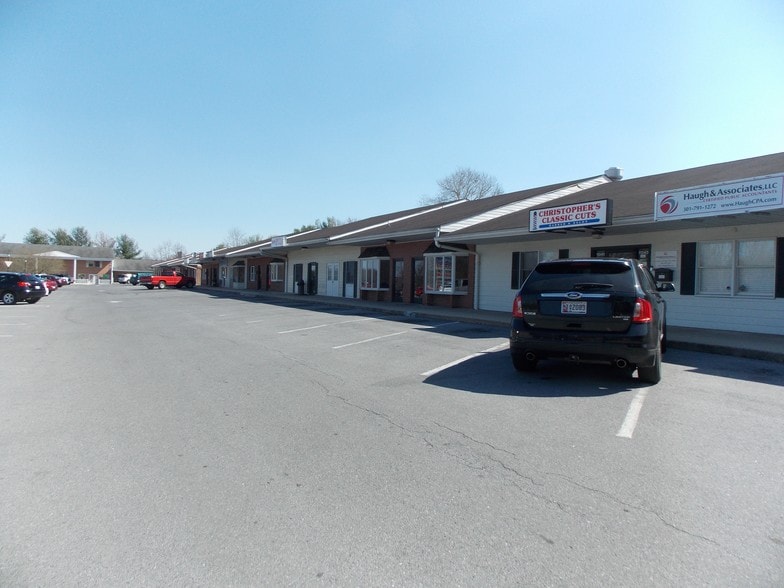 More Photos Of 11377 Robinwood Dr, Hagerstown Office For Lease