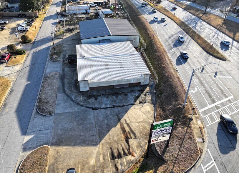 More Photos Of 5250 Veterans Pky, Columbus Flex For Lease