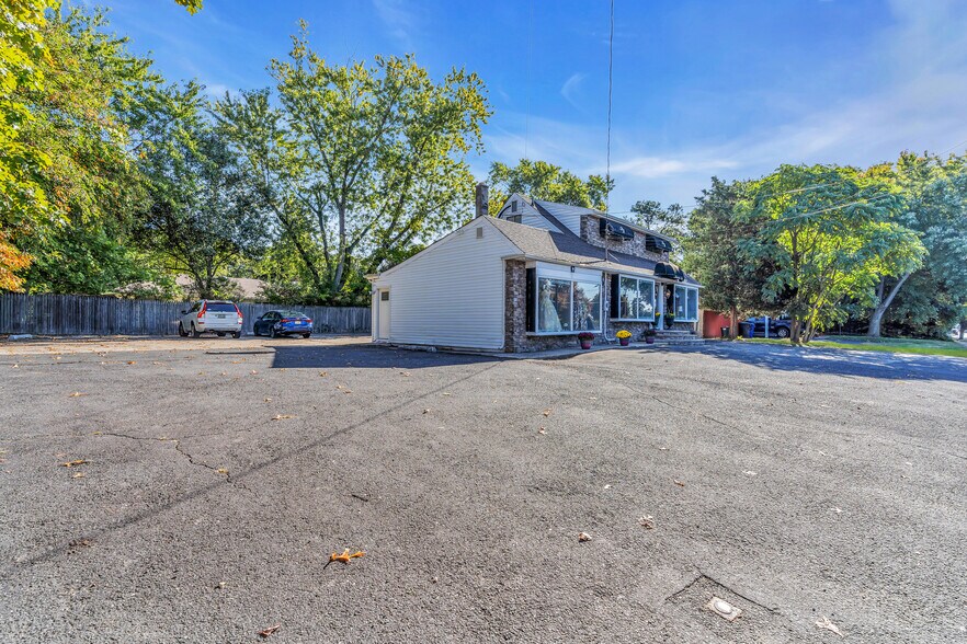 More Photos Of 141 Chambers Bridge Rd, Brick Storefront Retail Office For Sale