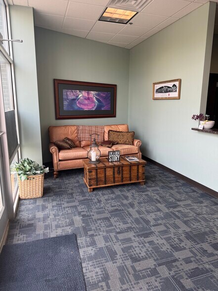 More Photos Of 13600-13612 Washington St, Kansas City Storefront Retail Office For Lease