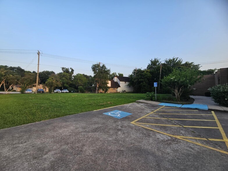 More Photos Of 2008 Broadway St, Pearland Land For Sale
