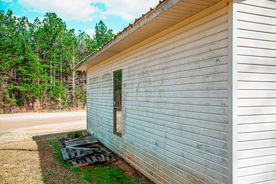 More Photos Of 2777 Hwy 83, Evergreen Service Station For Sale
