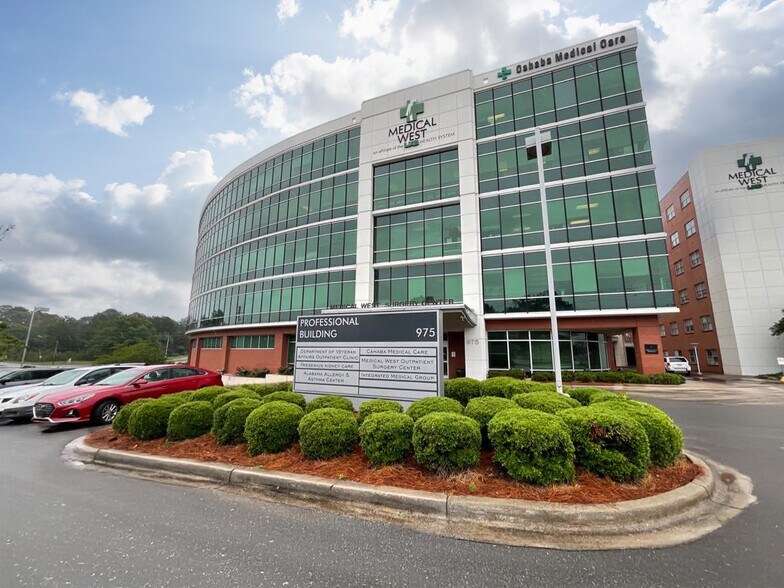 More Photos Of 975 9th Ave SW, Bessemer Medical For Lease