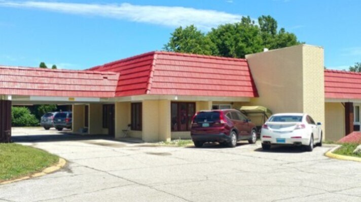 Primary Photo Of 1700 Superior St, Webster City Hotel For Sale