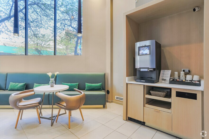 More Photos Of 2623-2627 N Clark St, Chicago Apartments For Lease