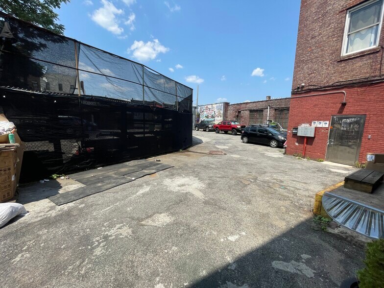 More Photos Of 968-976 Grand St, Brooklyn Warehouse For Lease