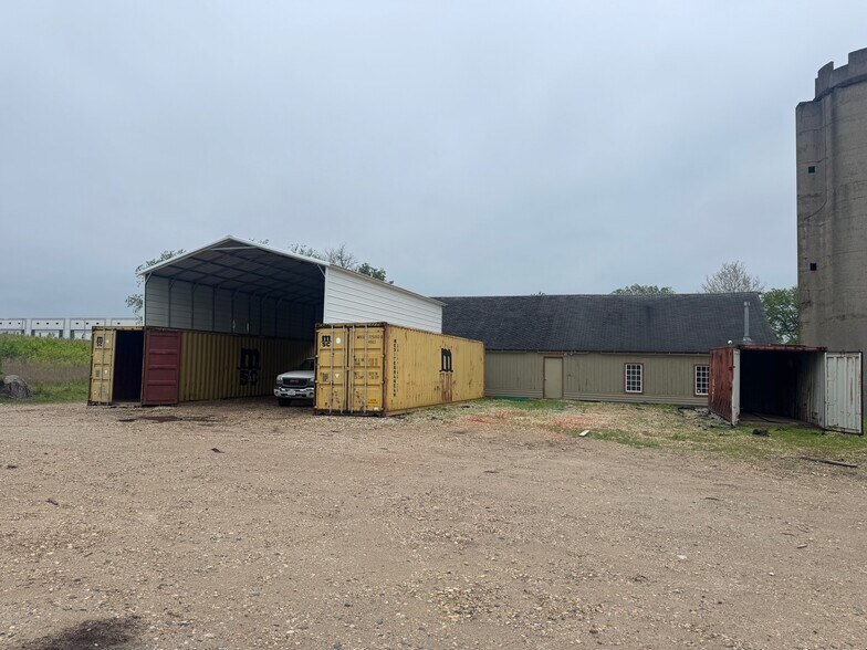 More Photos Of 1103 Fabyan Pkwy, Geneva Manufacturing For Lease