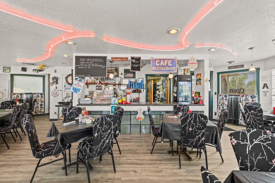 More Photos Of 601 Main St, Junction City Restaurant For Sale