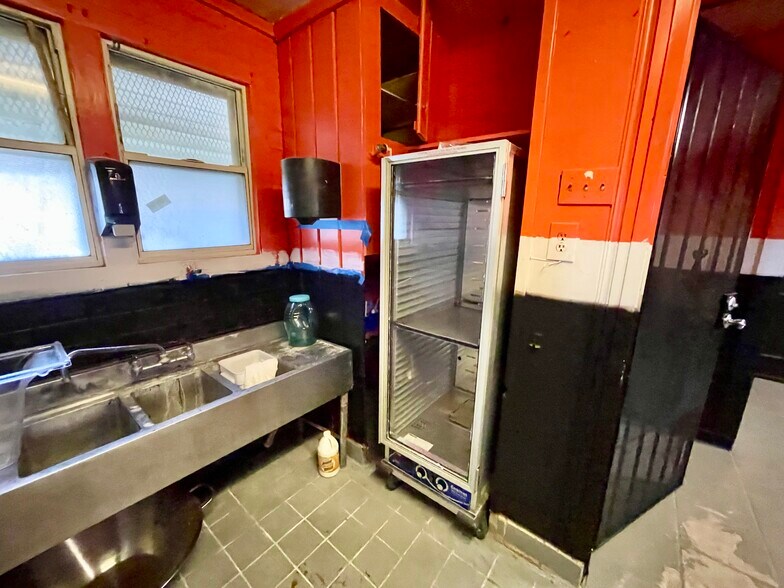 More Photos Of 1799 E 21st St, Merced Flex For Sale