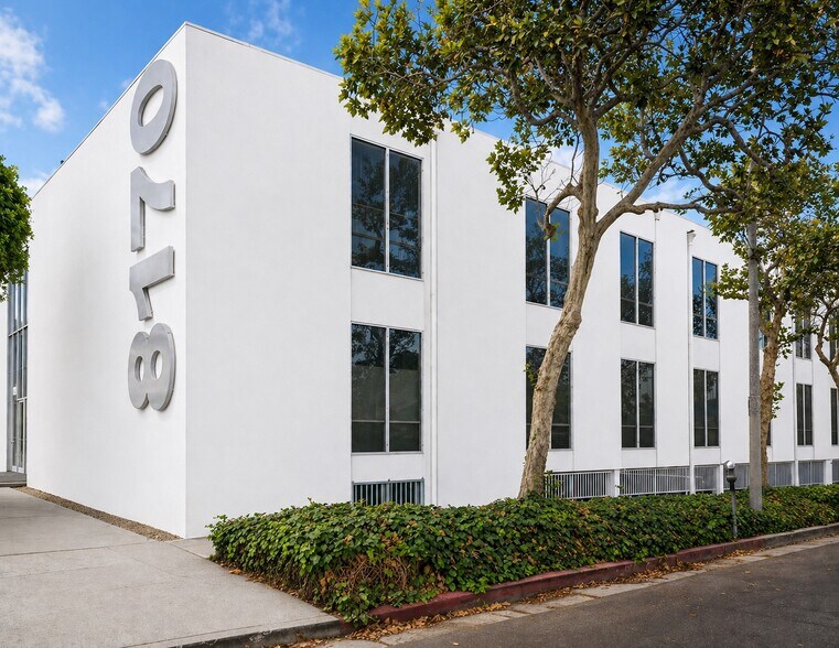 More Photos Of 8170 Beverly Blvd, Los Angeles Office For Lease