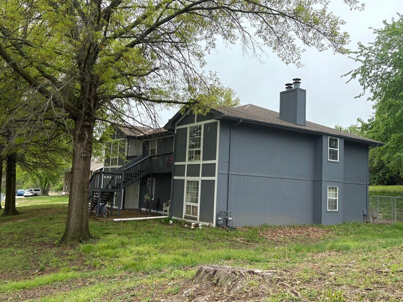 More Photos Of 708 NE Ball Dr, Lee's Summit Multifamily For Sale