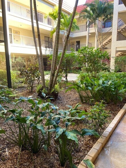 More Photos Of 2650 Bahia Vista St, Sarasota Medical For Sale