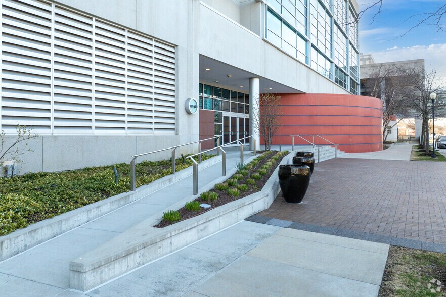 More Photos Of 8045 Lamon Ave, Skokie Office For Sale