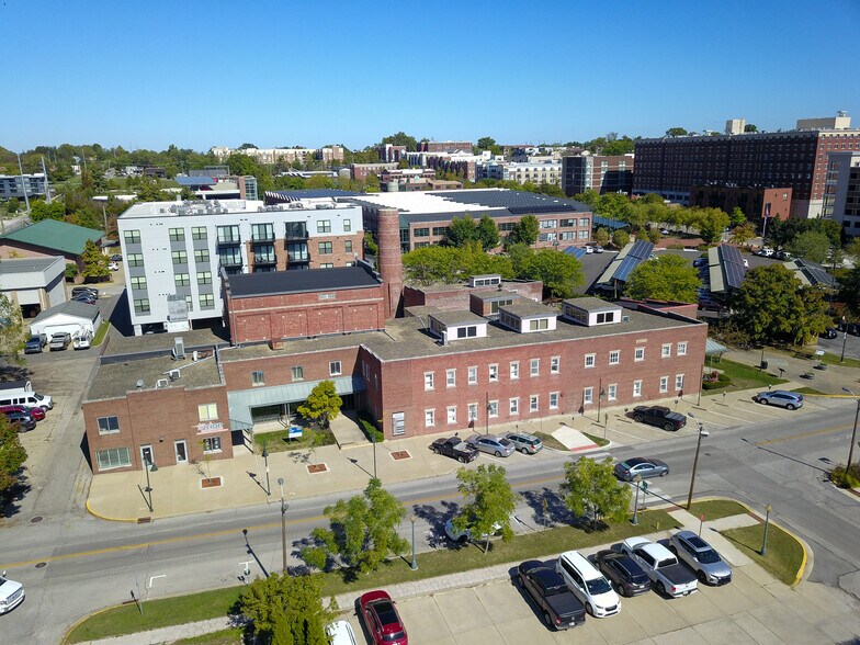 More Photos Of 400 W 7th St, Bloomington Office For Lease