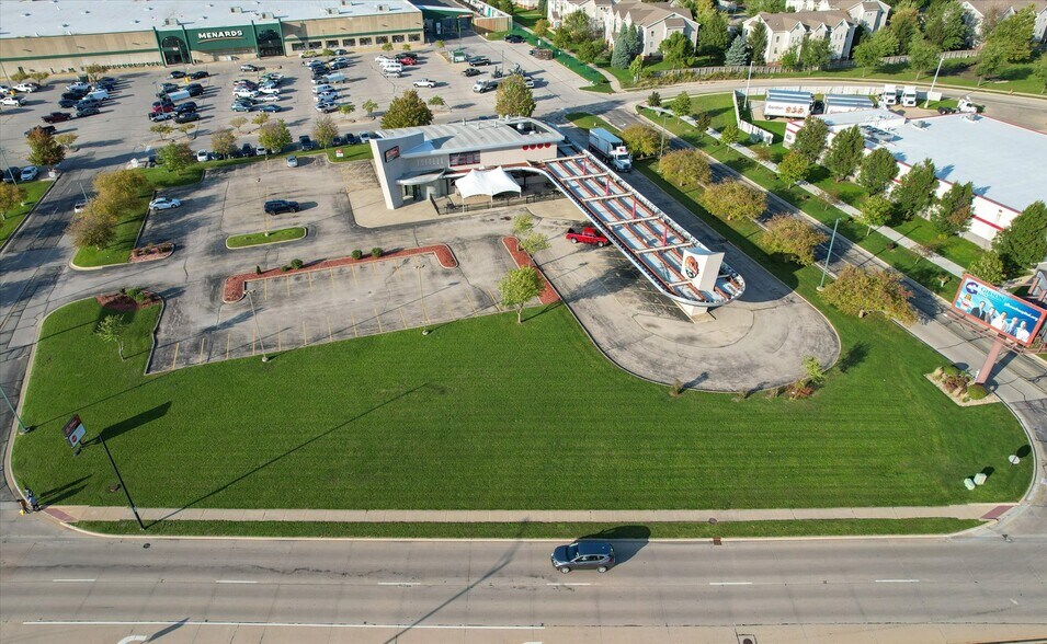 More Photos Of 608 W Town Center Blvd, Champaign Restaurant For Sale