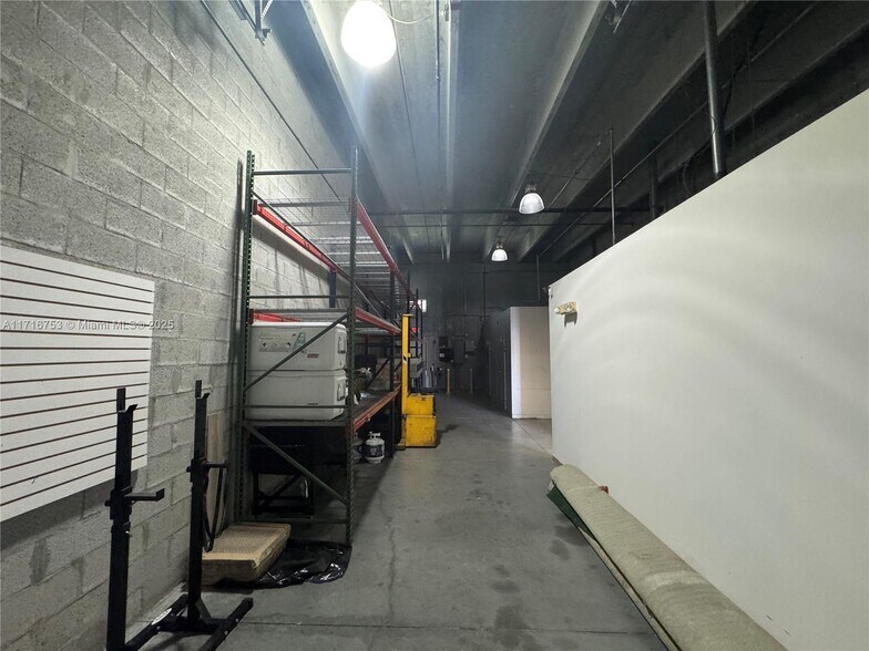 More Photos Of 2061 NW 112th Ave, Miami Light Distribution For Lease