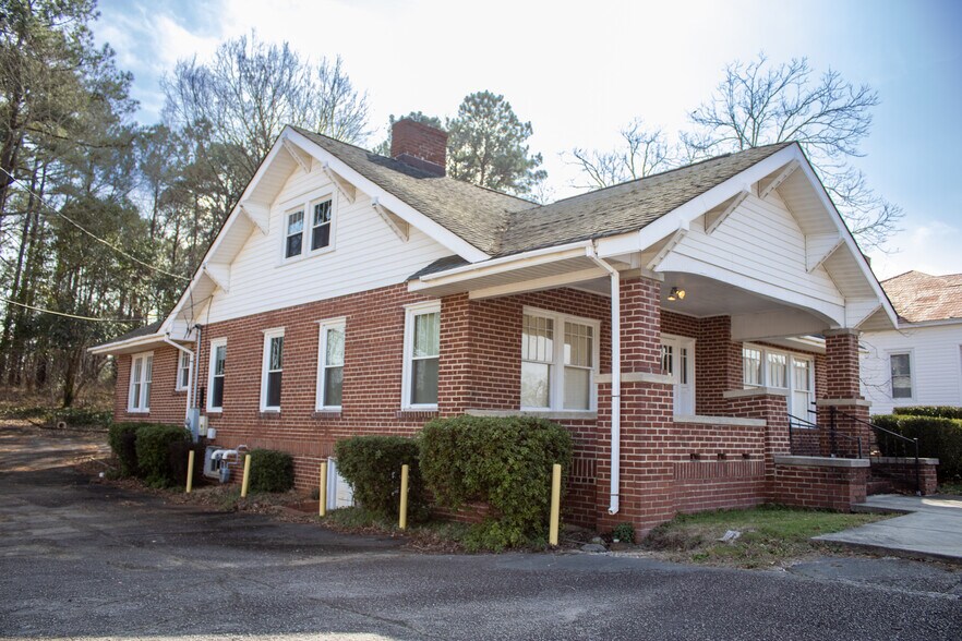 More Photos Of 611 Carthage St, Sanford Medical For Lease