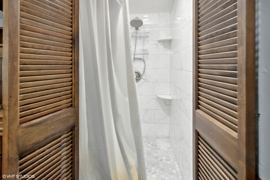 More Photos Of 438 N Hough St, Barrington Office For Sale