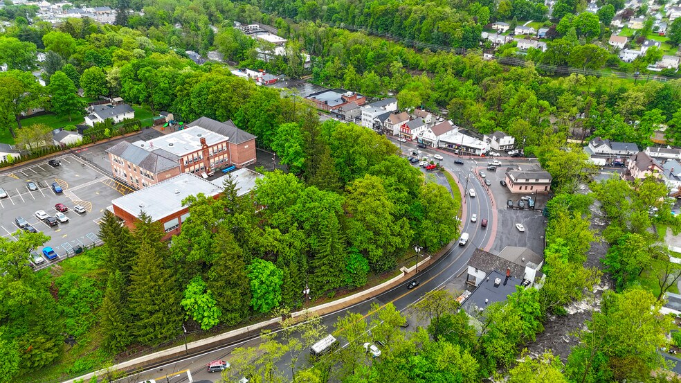 More Photos Of 15 Hamburg Tpke, Bloomingdale Office For Sale