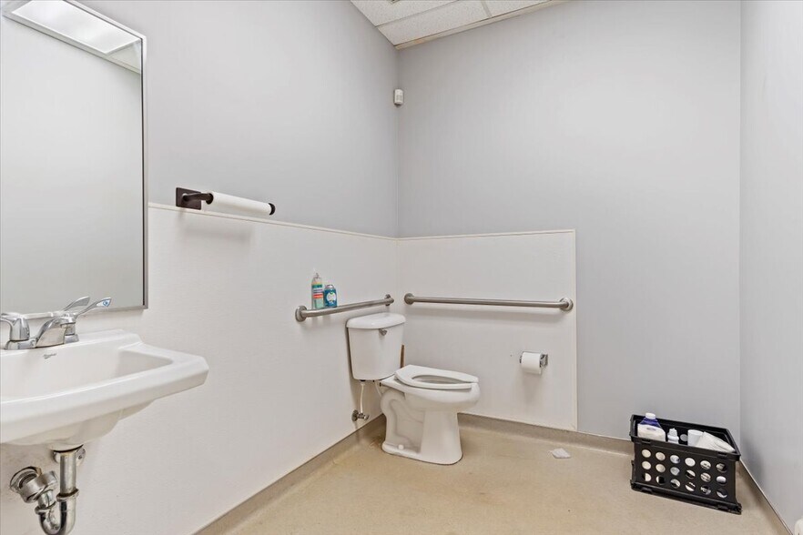 More Photos Of 3087 Washington Blvd, Ogden Freestanding For Sale